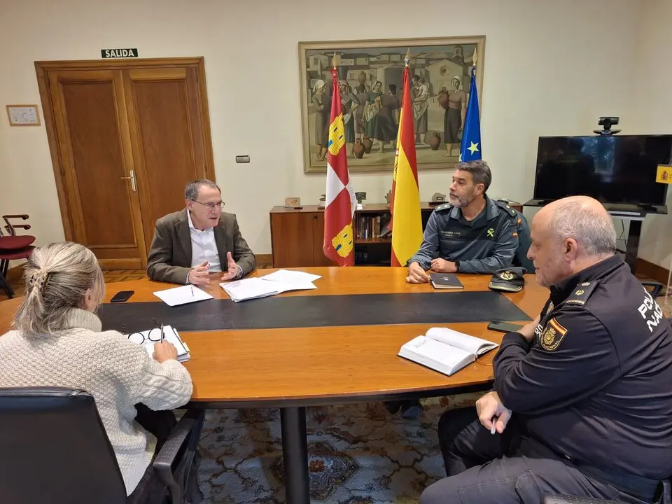 Reuión del subdelegado con las FCES