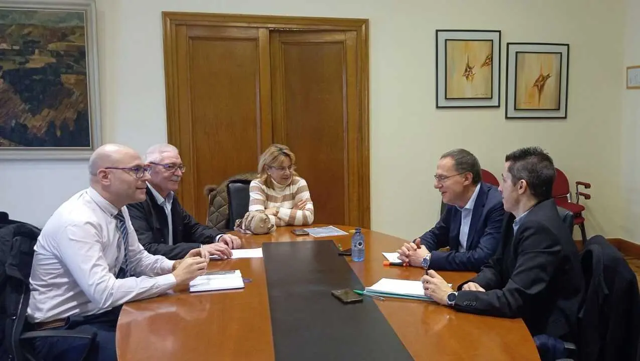 Reunión con el alcalde de Santa Cristina de la Polvorosa