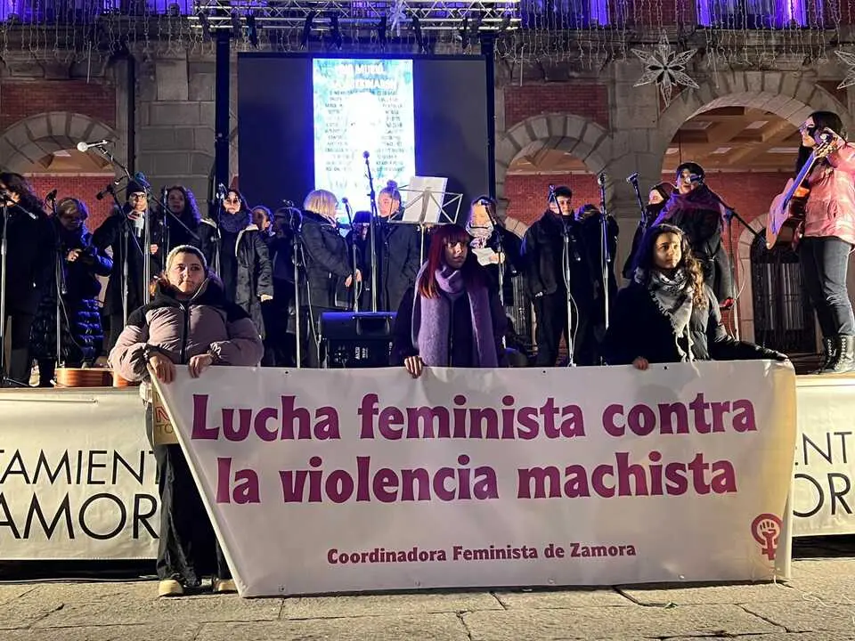 Concentración en la Plaza Mayor de Zamora por el 25-N