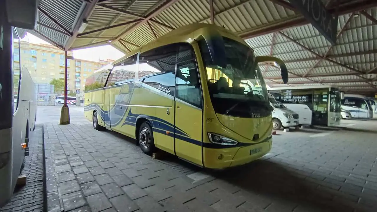 Autobús de la empresa Vivas que realiza el trayecto Zamora-León