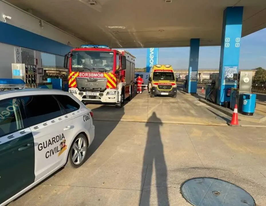  incendio en el cuadro eléctrico de la gasolinera de San Esteban del Molar (2)