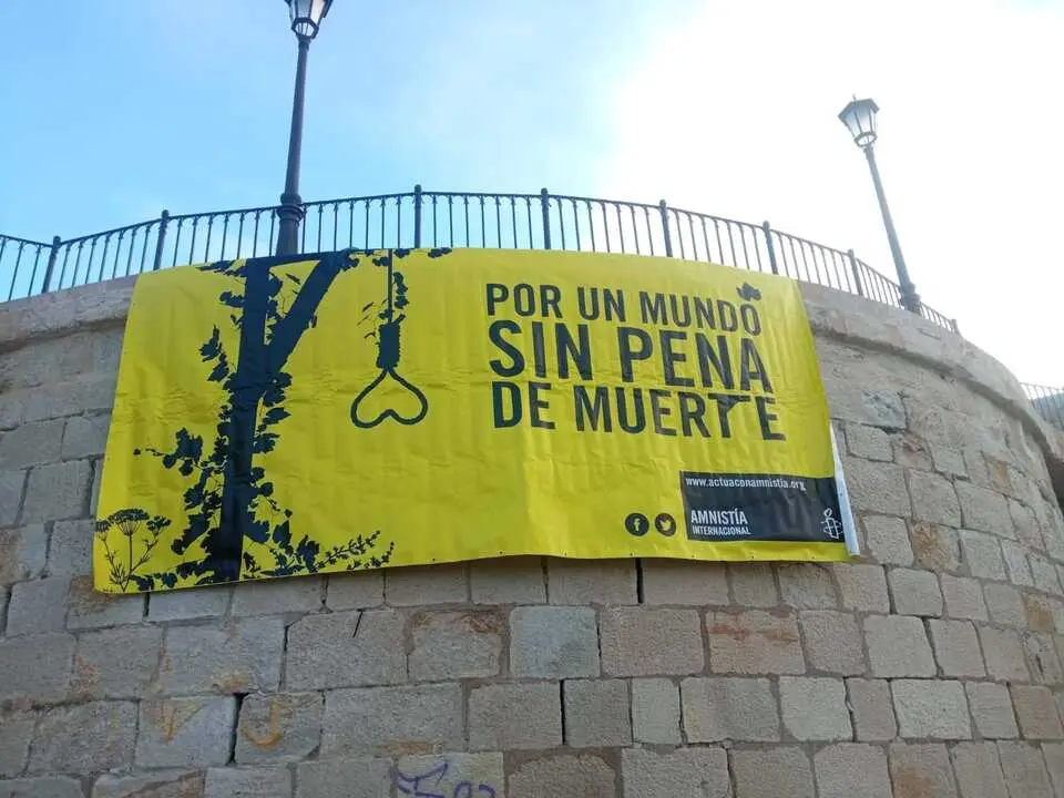 Pancarta zamora Por un Mundo sin pena de muerte