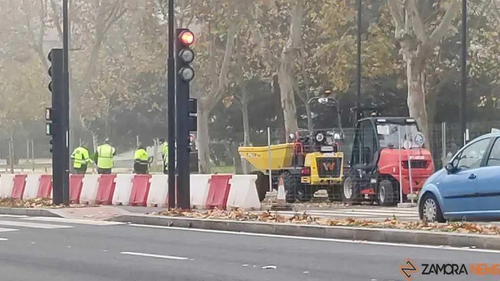 Operarios trabajan en el arreglo del socavón Cardenal Cisneros