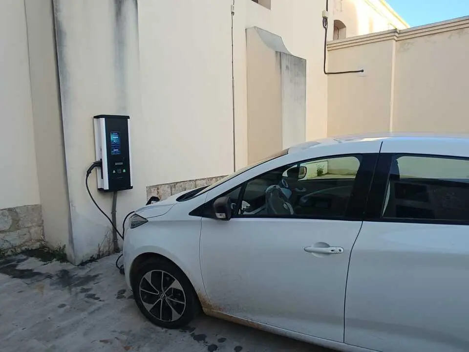 Nuevo punto de recarga para coches eléctricos en Toro. Callle Comedias