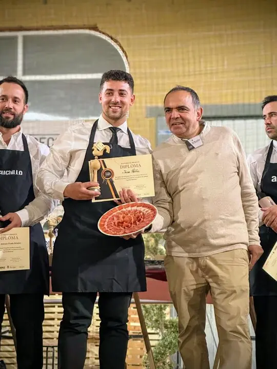 Javier Peña logra el segundo puesto en el II Concurso Nacional de Cortadores de Jamón Agustín Risueño - imagen cedida