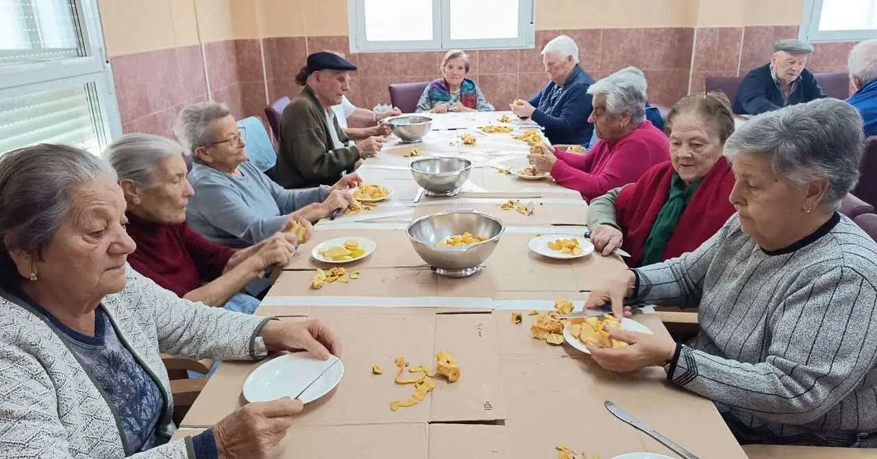 Actividad elaboración membrillo Residencia de Carbajales de Alba- imagen redes