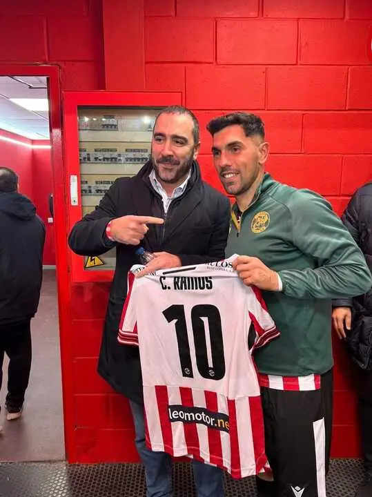 Aldama junto con Carlos Ramos