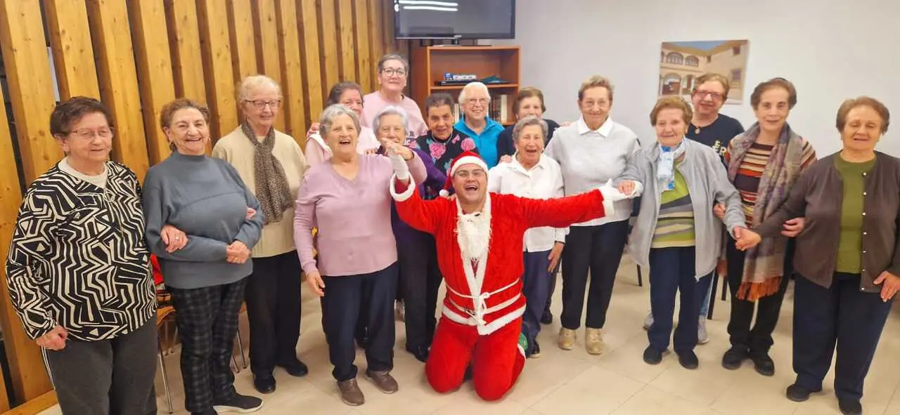 Mujeres de Tagarabuena reciben la visita de Papá Nöel