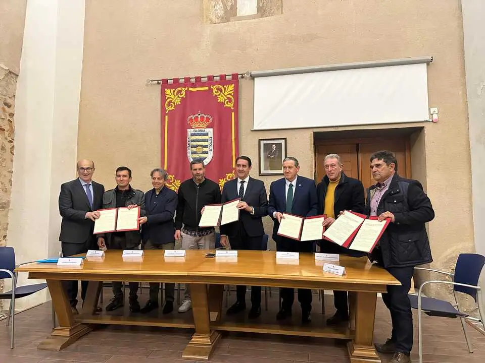 Firma del convenio con los alcaldes zamoranos