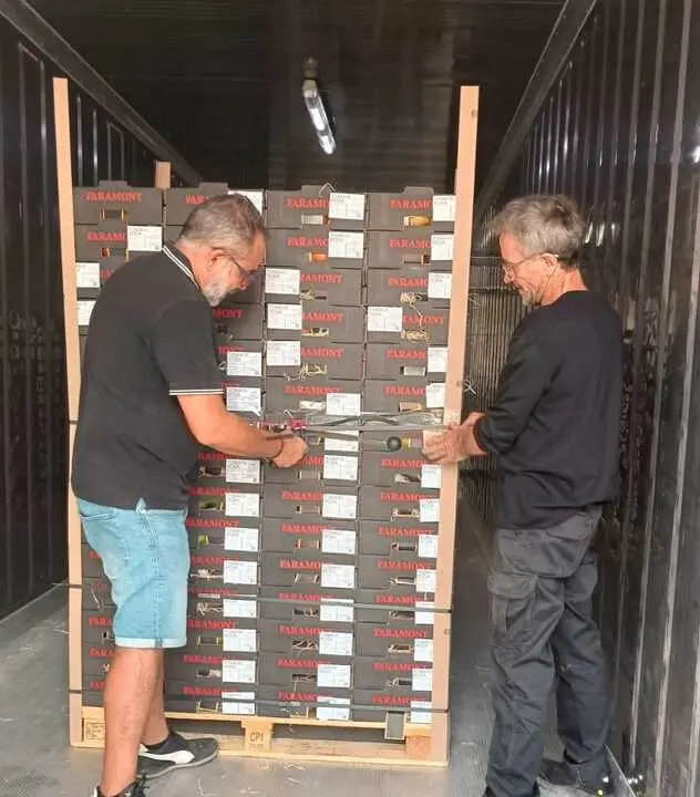 Selección de tomates en la nave de Faramon