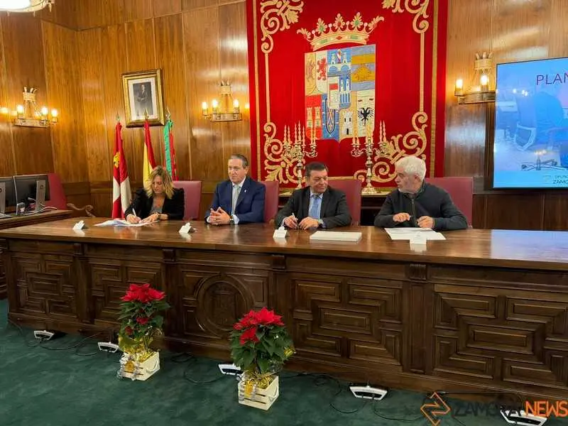 firma los convenios de adhesión al Plan de Expansión Rural del Servicio 012_4