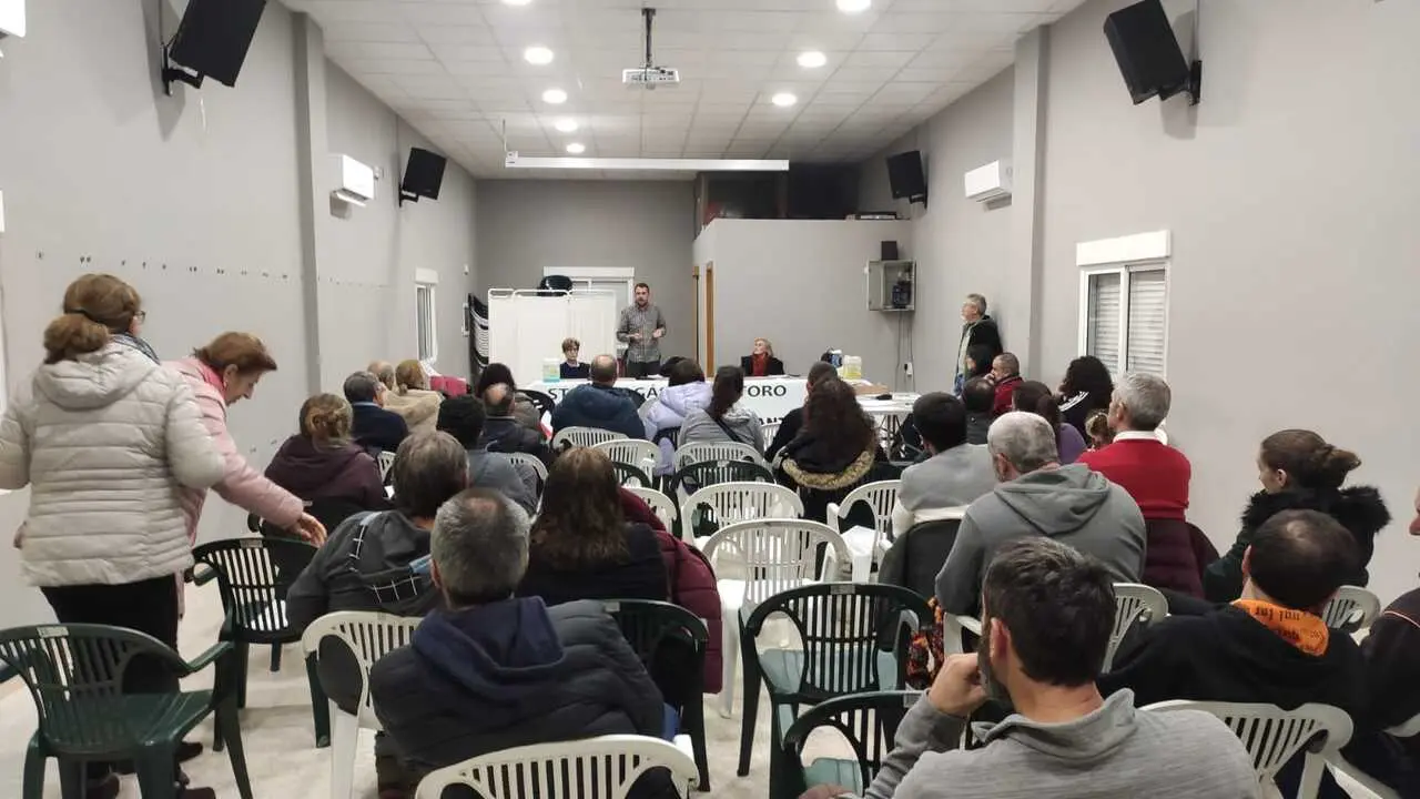 Reuni&oacute;n de Zamora en Pie con vecinos