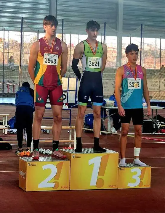 Ruben Revuelta, subcampeon autonomico 200 m. vallas Pista Cubierta