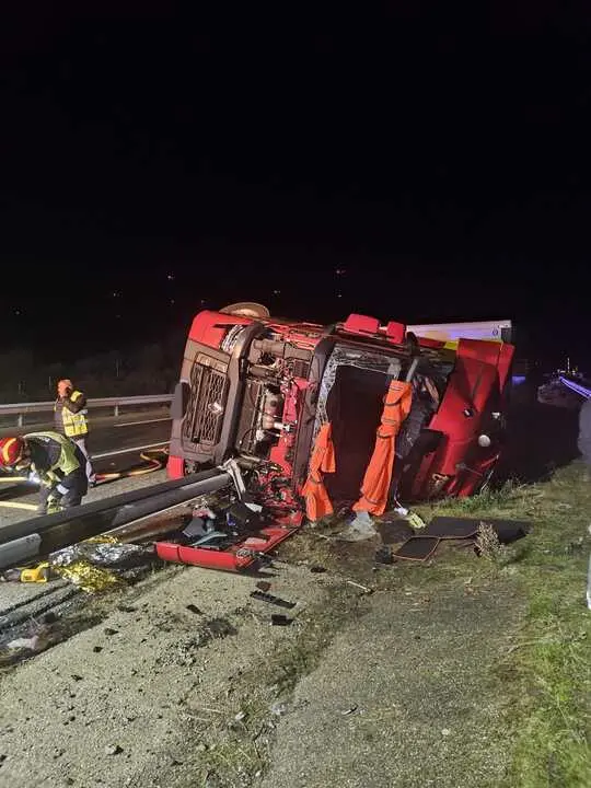 Accidente camión A-52 Lubián