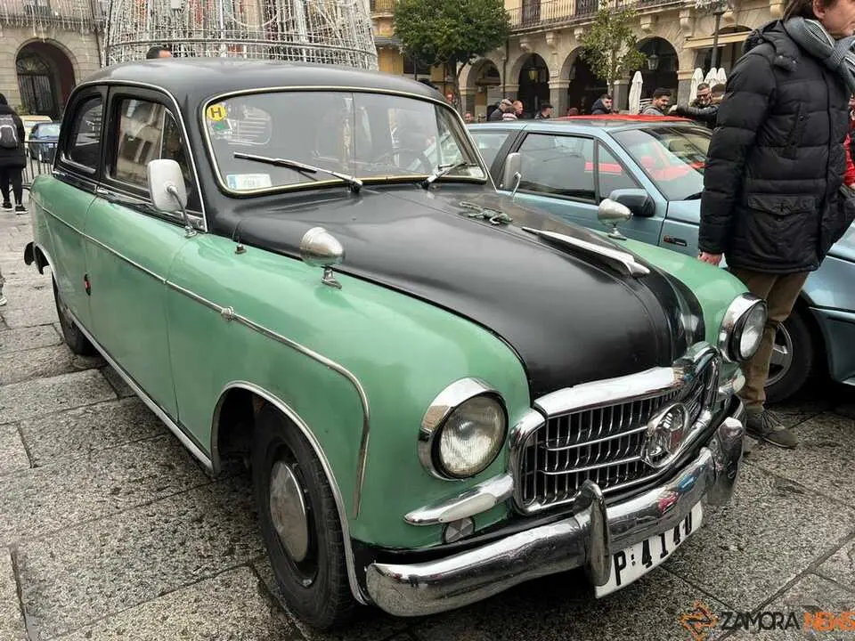 Vehículos clásicos III Día del Guardia Urbano _12