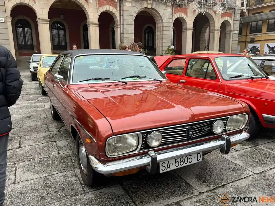 Vehículos clásicos III Día del Guardia Urbano _24