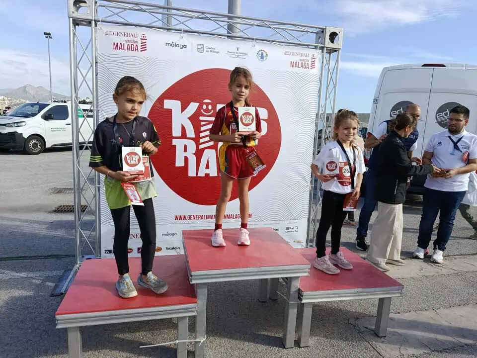 Paris 1&ordf; clasificada prebenjamin femenina Gerarali Maraton Malaga Kinds Vino Toro