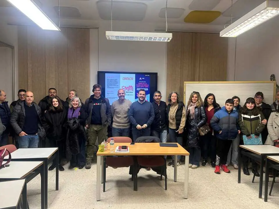 Victor L&oacute;pez de la Parte visita la Escuela de M&uacute;sica de Toro