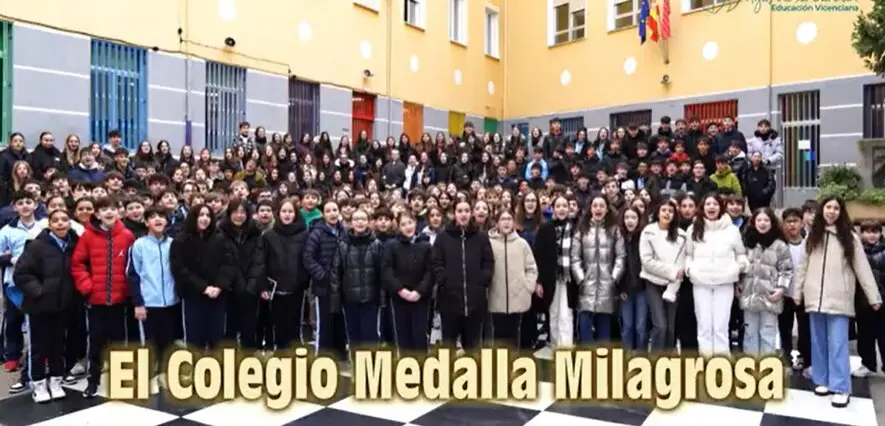 Alumnado del Colegio Medalla Milagrosa felicita la Navidad