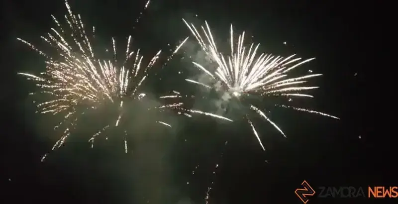 Imagen de archivo de fuegos artificiales