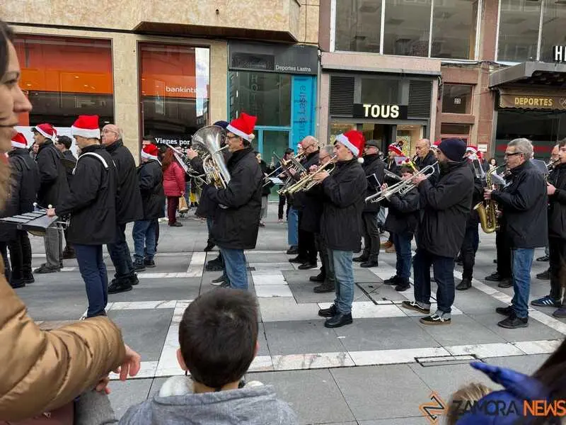 pasacalles protagonizado por la Banda de M&uacute;sica Maestro Nacor Blanco