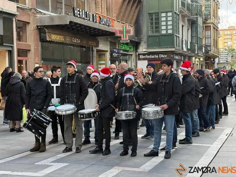 pasacalles protagonizado por la Banda de M&uacute;sica Maestro Nacor Blanco_2