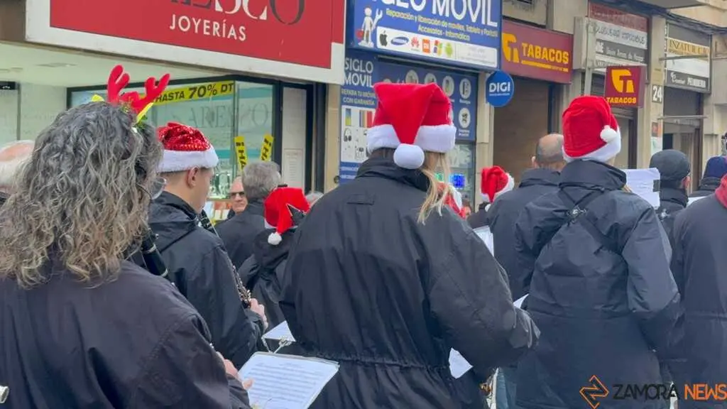 pasacalles protagonizado por la Banda de M&uacute;sica Maestro Nacor Blanco_9