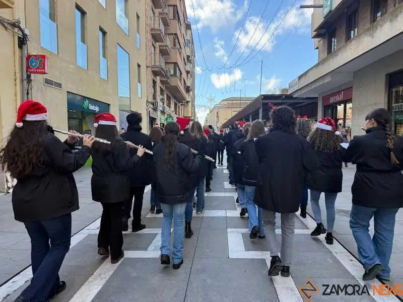 pasacalles protagonizado por la Banda de M&uacute;sica Maestro Nacor Blanco_11