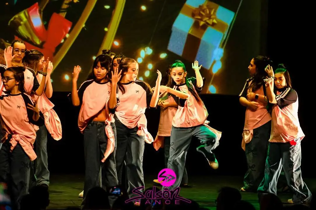 Sals&oacute;n Dance  (7)