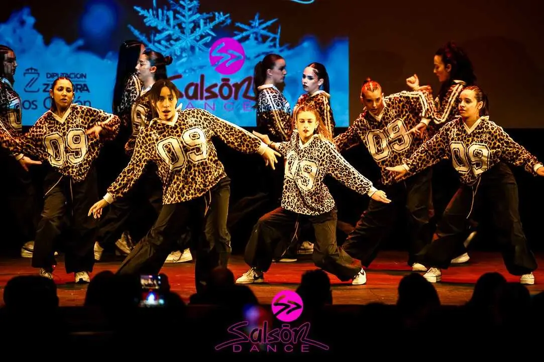 Sals&oacute;n Dance  (8)