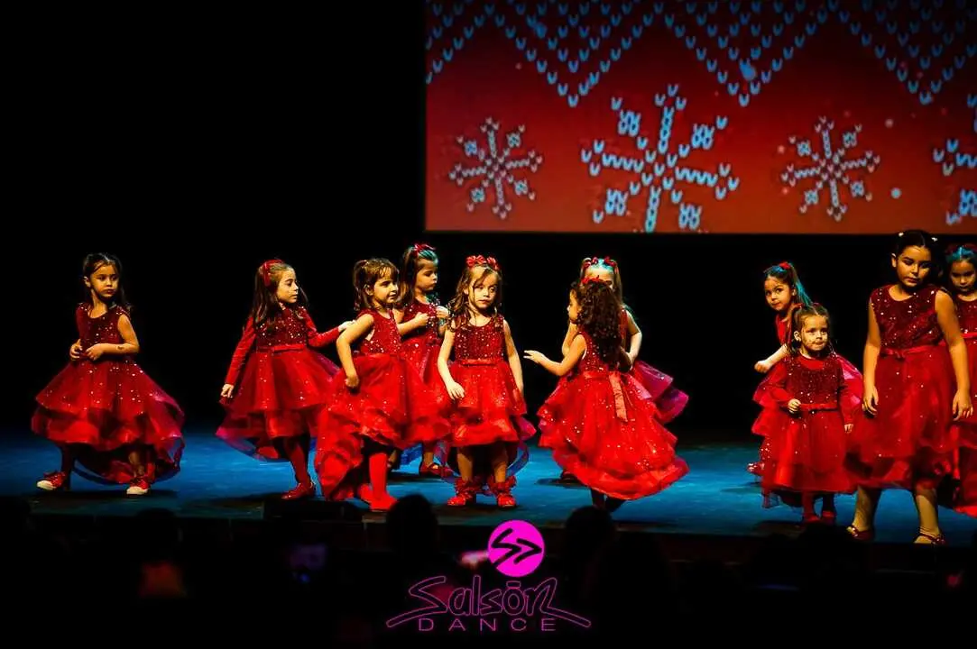 Sals&oacute;n Dance  (12)