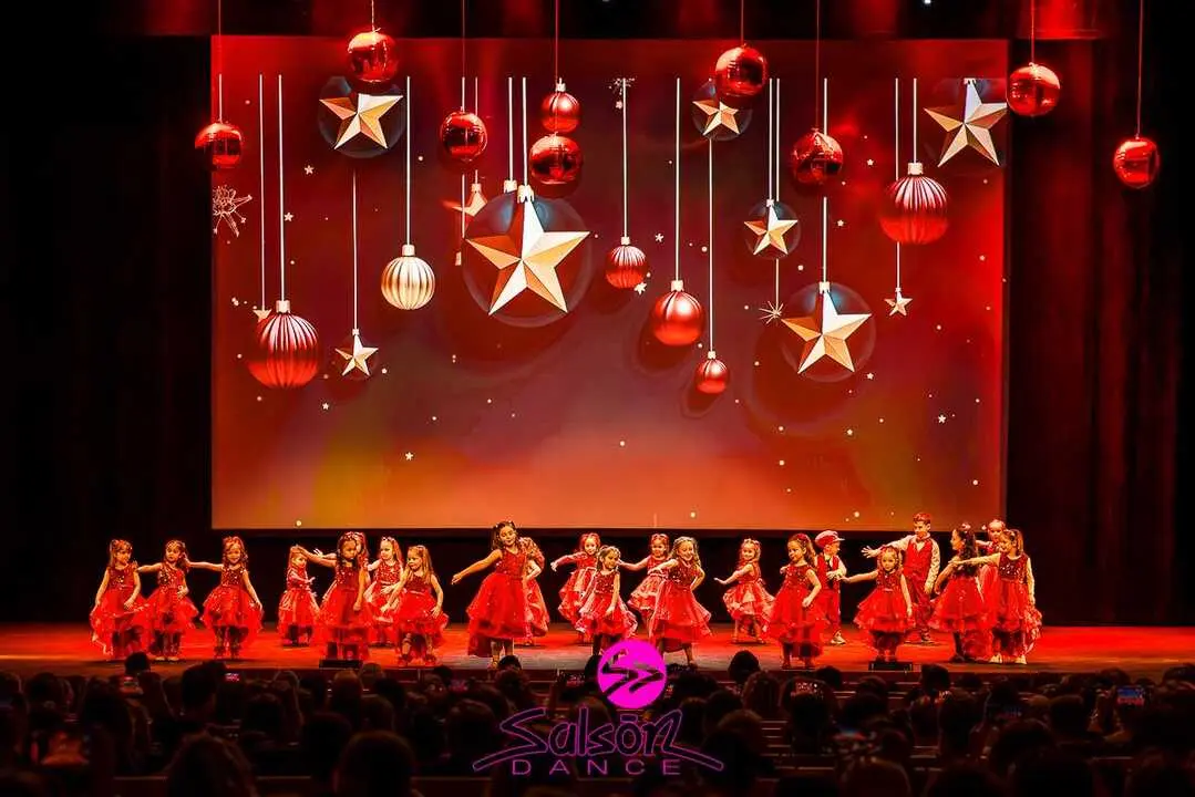 Sals&oacute;n Dance  (15)