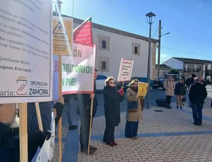 Concentraci&oacute;n contra el biog&aacute;s en el D&iacute;a de la Mancomunidad, en San Cebri&aacute;n de Castro