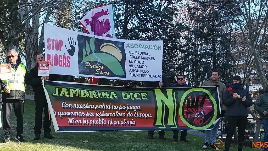 cacerolada contra las plantas de biog&aacute;s en Zamora _4