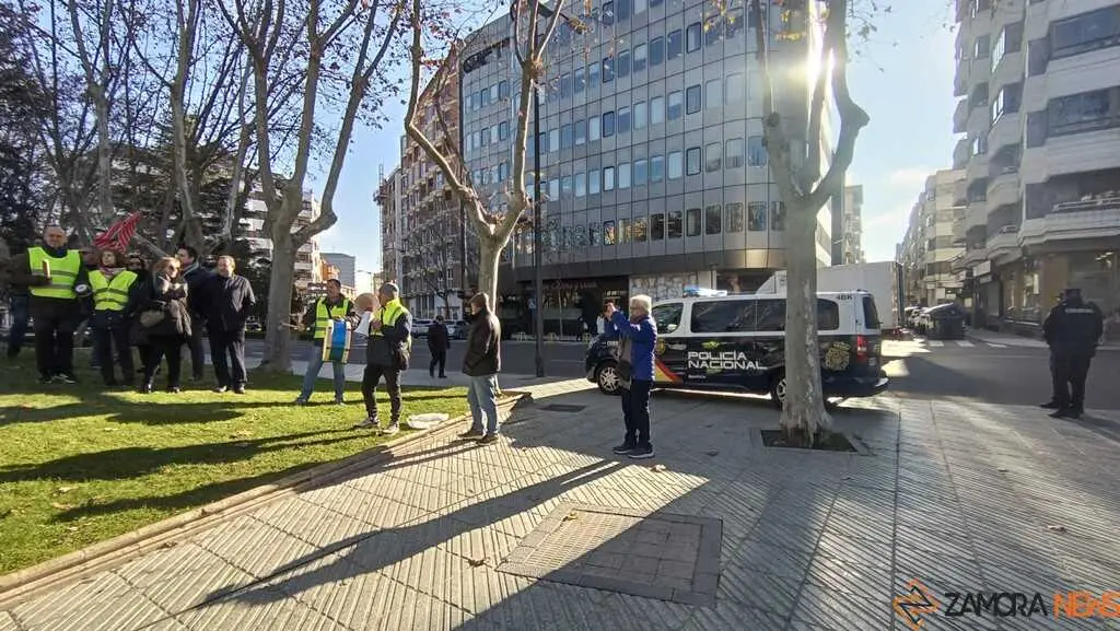 cacerolada contra las plantas de biog&aacute;s en Zamora _6