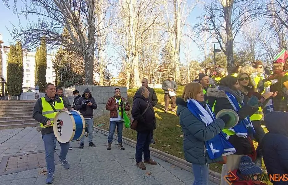 cacerolada contra las plantas de biog&aacute;s en Zamora _9