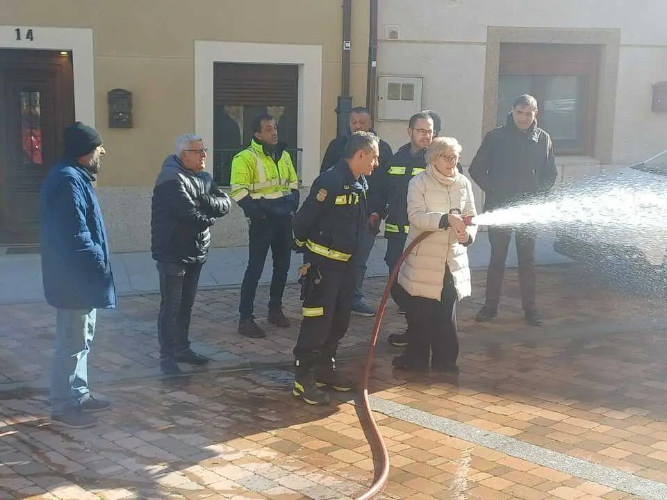 Vecinos de La Guare&ntilde;a aprenden a actuar ante incendios, inundaciones y accidentes (2)