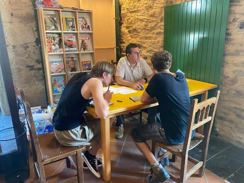 Los becarios con el presidente de la Plataforma