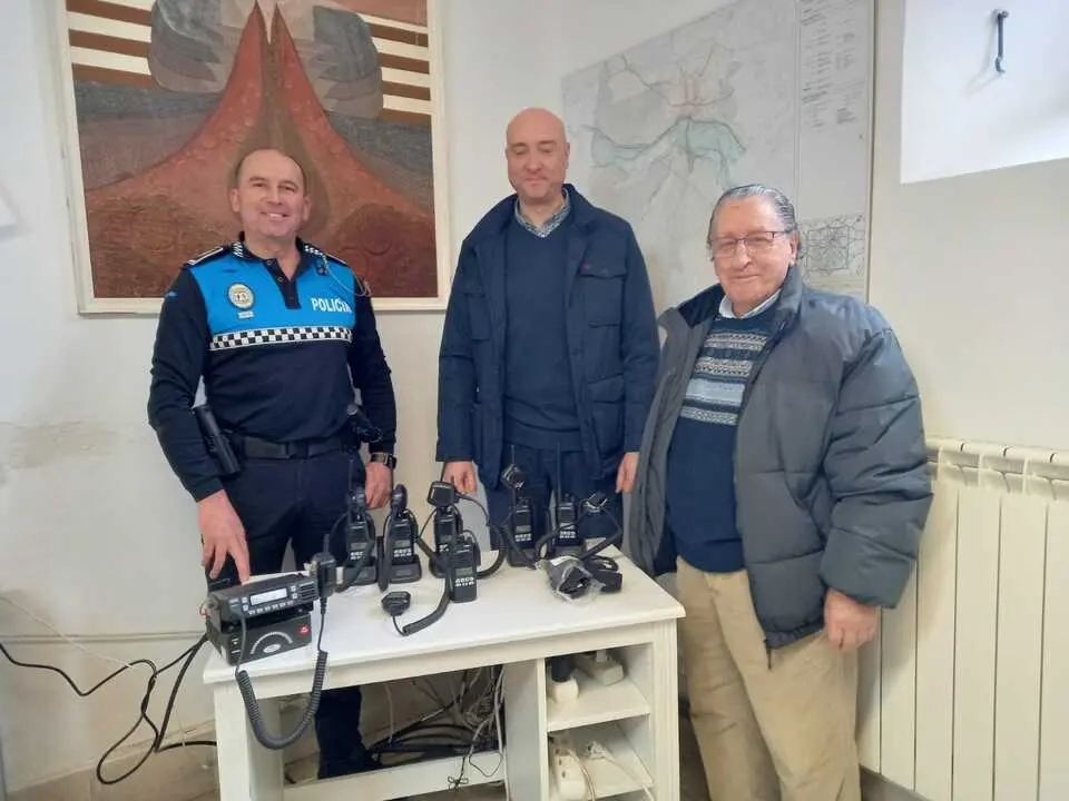 Presentaci&oacute;n de las nuevas emisoras para la Polic&iacute;a de Toro