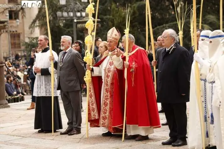 Francisco Hern&aacute;ndez, presidente de la Junta de Semana Santa, en una procesi&oacute;n | Foto: SalamancaAldia