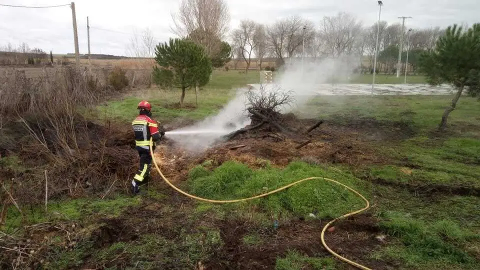 Incendio por restos de poda Arquillinos