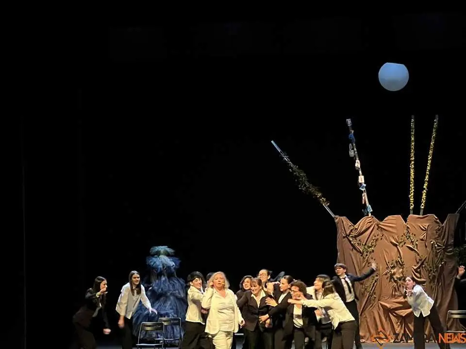 &Aacute;frica, un canto a la paz Teatro Ramos Carri&oacute;n _9