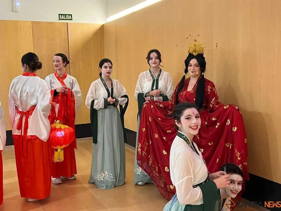 &Aacute;frica, un canto a la paz Teatro Ramos Carri&oacute;n _11