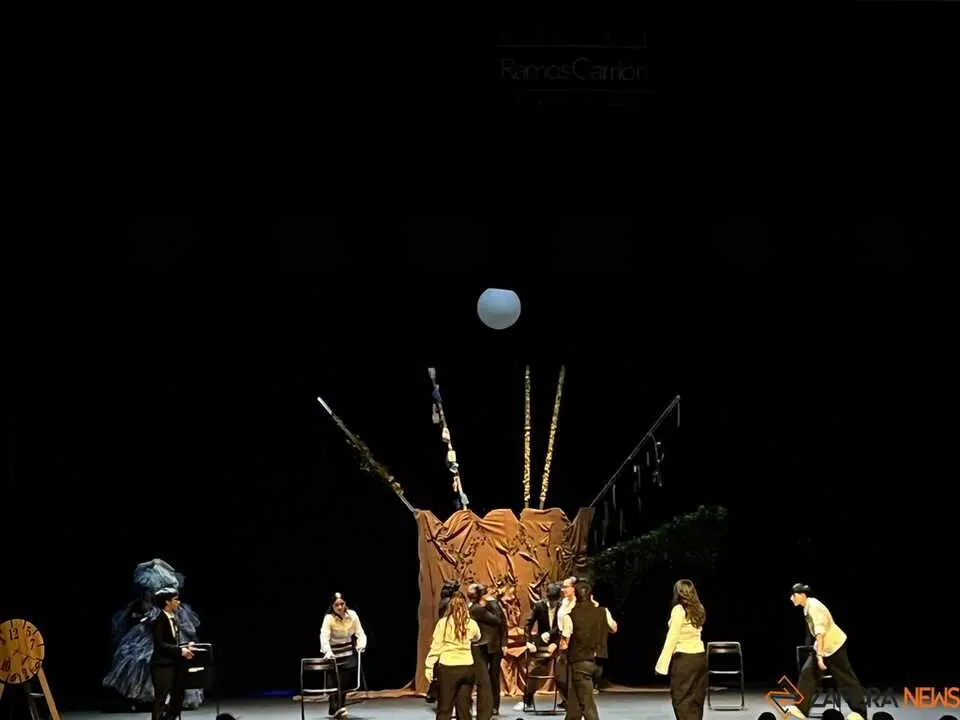 &Aacute;frica, un canto a la paz Teatro Ramos Carri&oacute;n _12