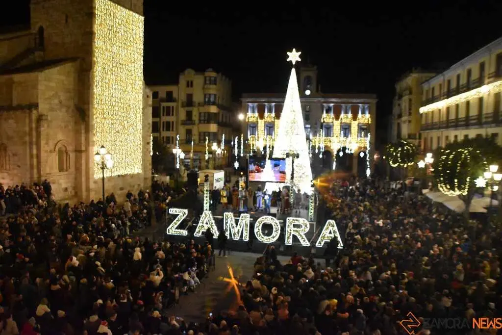 Cabalgata Reyes Magos de Zamora en la Plaza Mayor