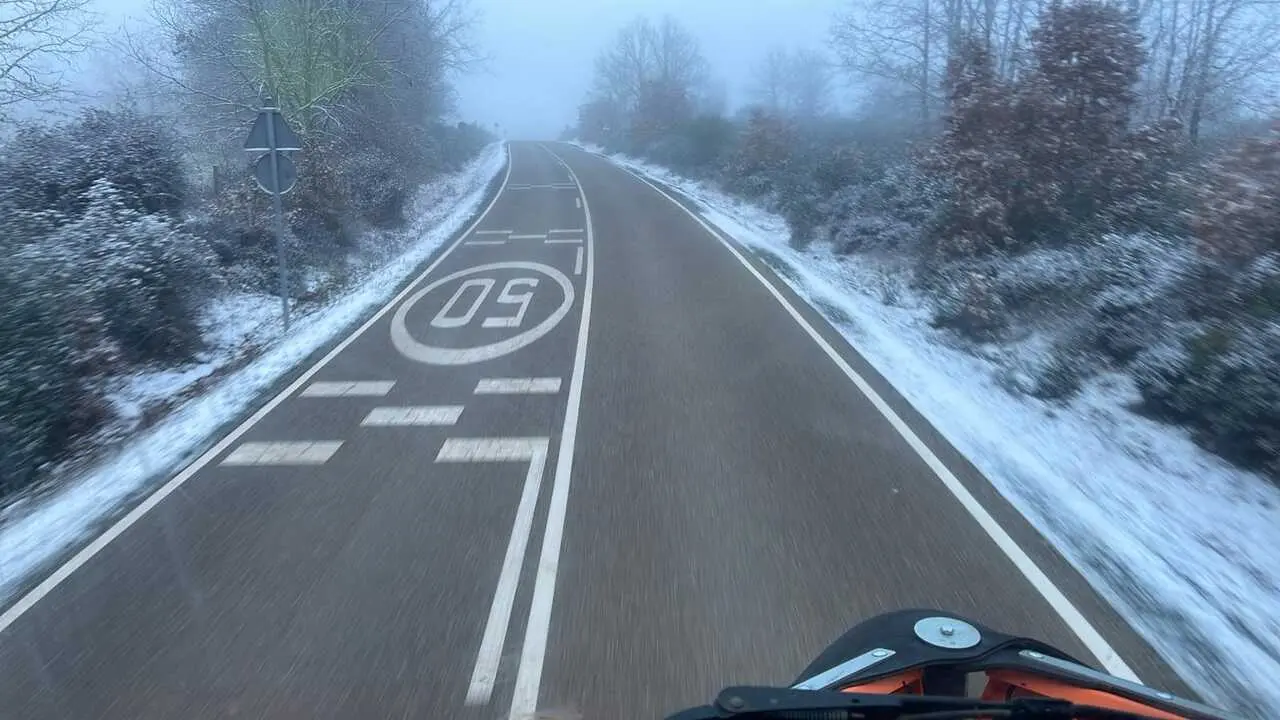 Carretera de la zona Aliste nevada