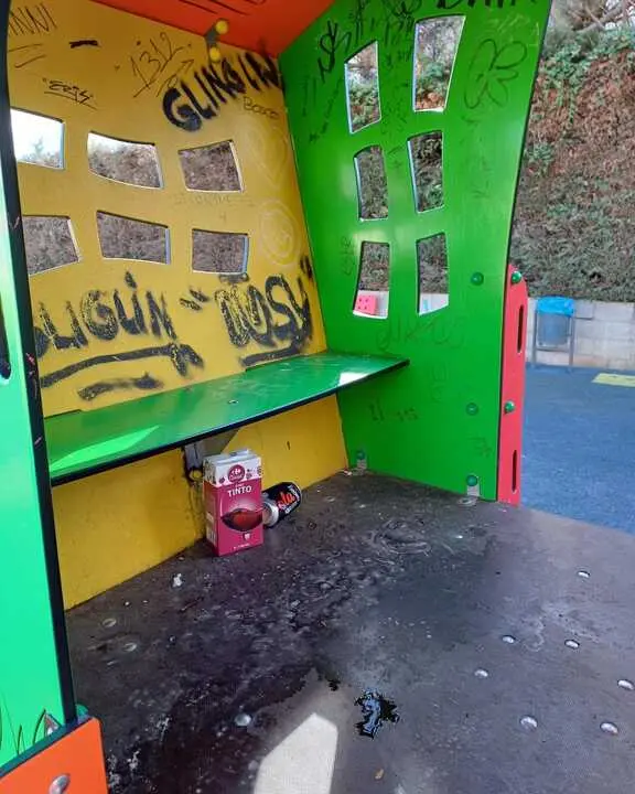 Destrozos parque Morales del Vino