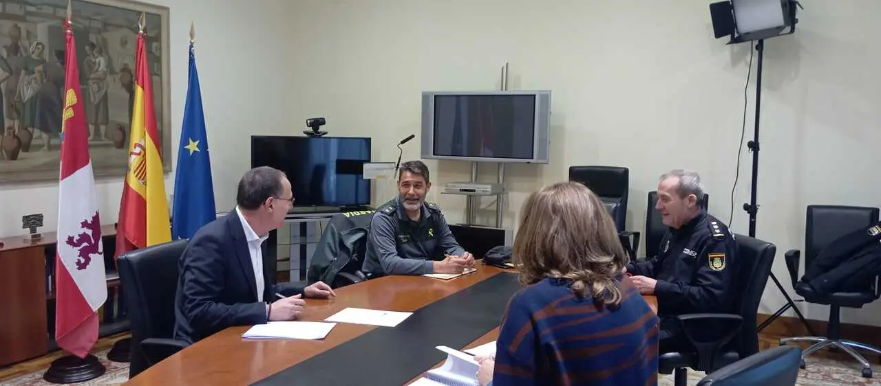 Reuni&oacute;n del subdelegado del Gobierno con la FCSE