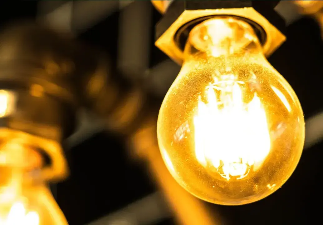 Bombilla encendida. Foto FACUA