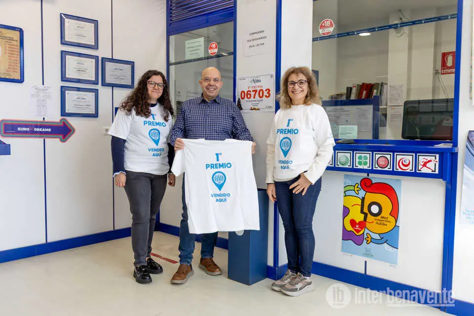 Administraci&oacute;n de Loter&iacute;a de Benavente que dio el primer premio del Ni&ntilde;o. Foto Interbenavente